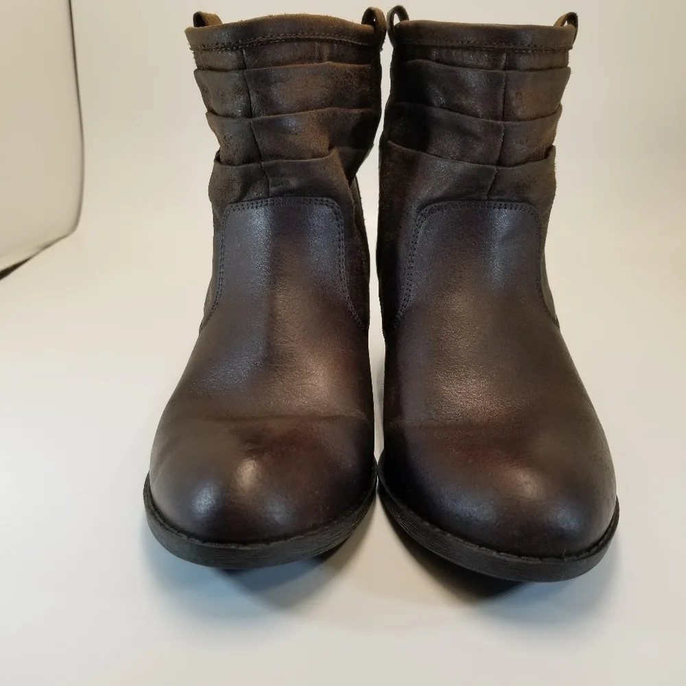 Arizona Jean Co Az Garber Womans Size 8 Brown Faux Leather Pull On Ankle Bootie